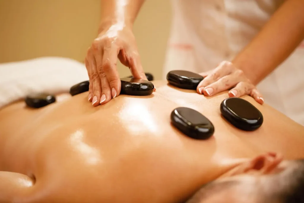 Hot Stone Massage - Masaje de Piedras Calientes